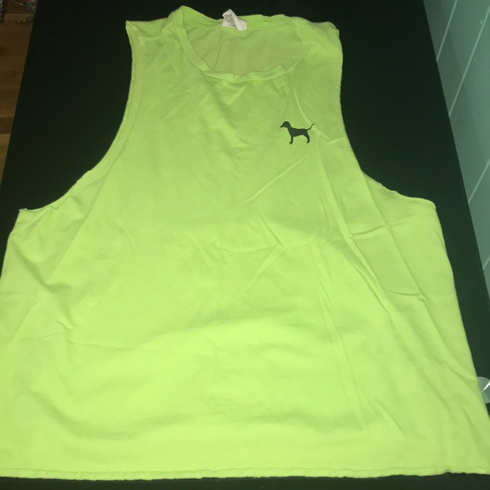 Green muscle tee